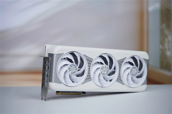 最强QLC到底有多强!致态Ti600s 2TB SSD评测: 顺序读取7400MB/s、写入寿命翻倍、温度低到离谱