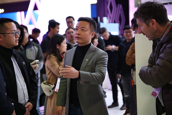 OPPO Watch X3寰月钛发布：支持无感高血压风险评估 2209.15元